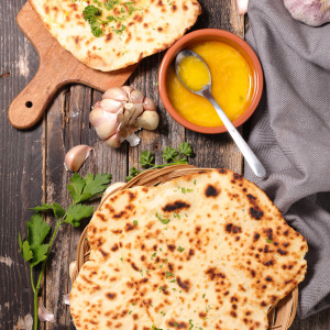 Celozrnná pita, indický chléb naan a tortilla